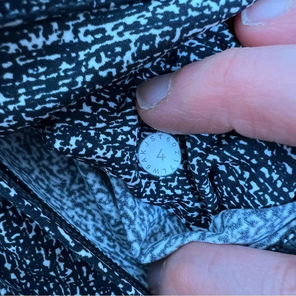 Lululemon Fast & Free Crop II (Nulux 19") Salt Alpine White Black Size 4 B1 - Picture 7 of 7